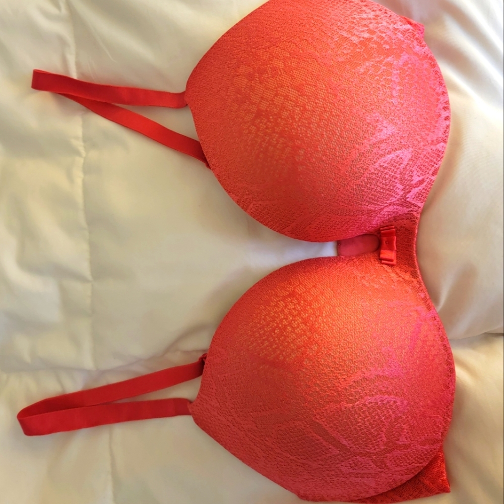 Victoria Secret Incredible Plunge Bra